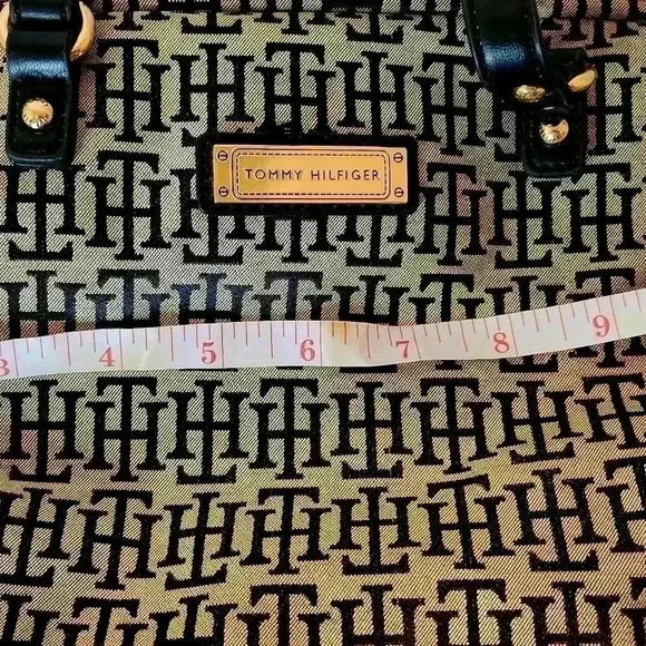 TOMMY HILFIGER SHOULDER BAG - Picture 6 of 8